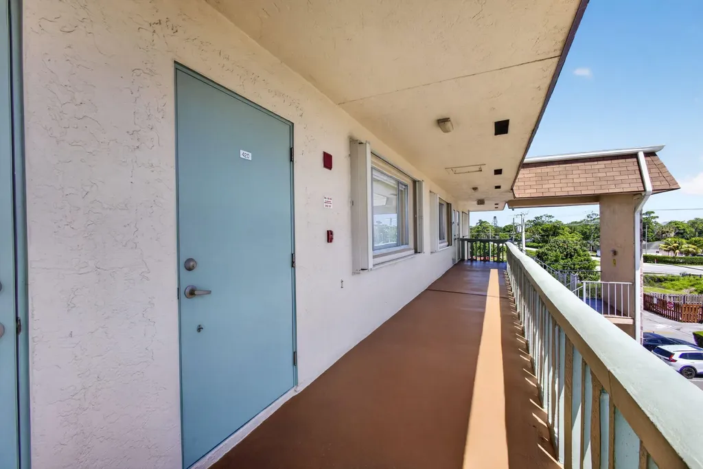 300 S Village Green Circle Circle S Palm Springs FL 33461
