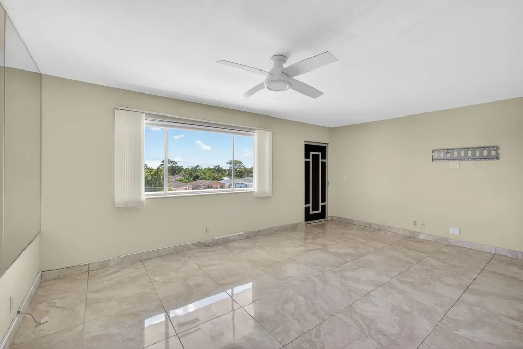 300 S Village Green Circle Circle S Palm Springs FL 33461