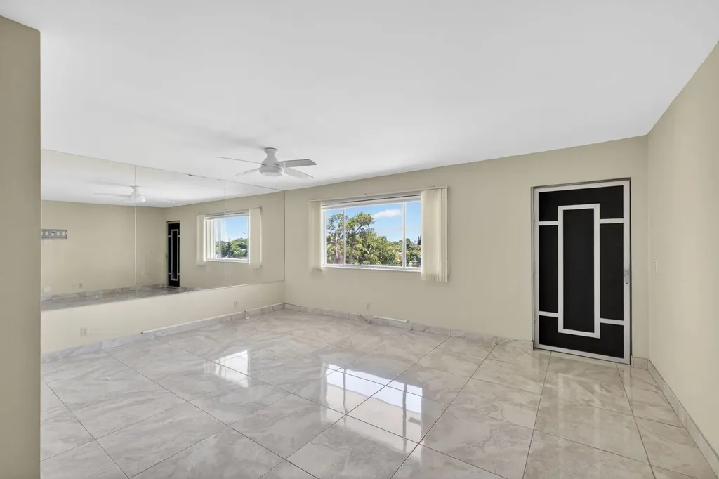 300 S Village Green Circle Circle S Palm Springs FL 33461