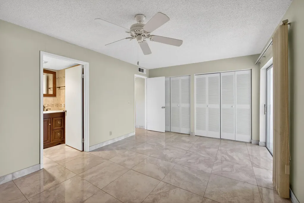 300 S Village Green Circle Circle S Palm Springs FL 33461