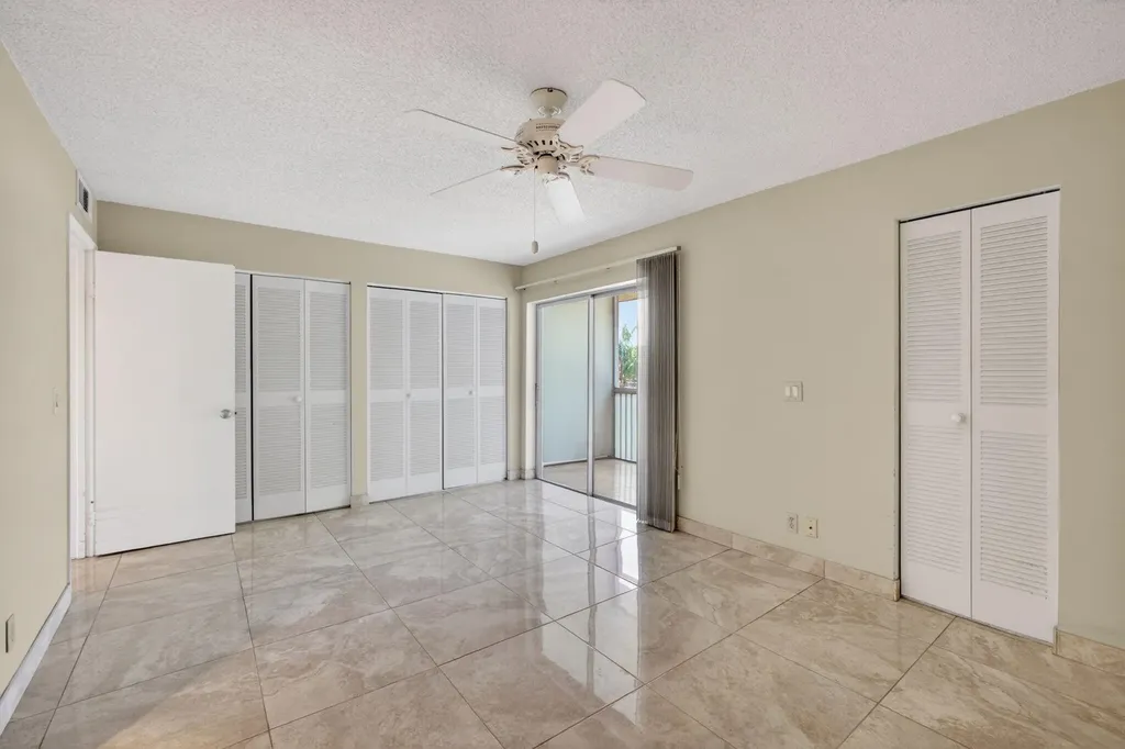 300 S Village Green Circle Circle S Palm Springs FL 33461