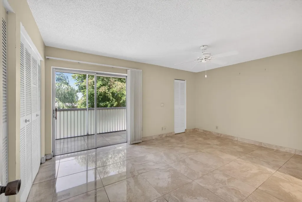 300 S Village Green Circle Circle S Palm Springs FL 33461