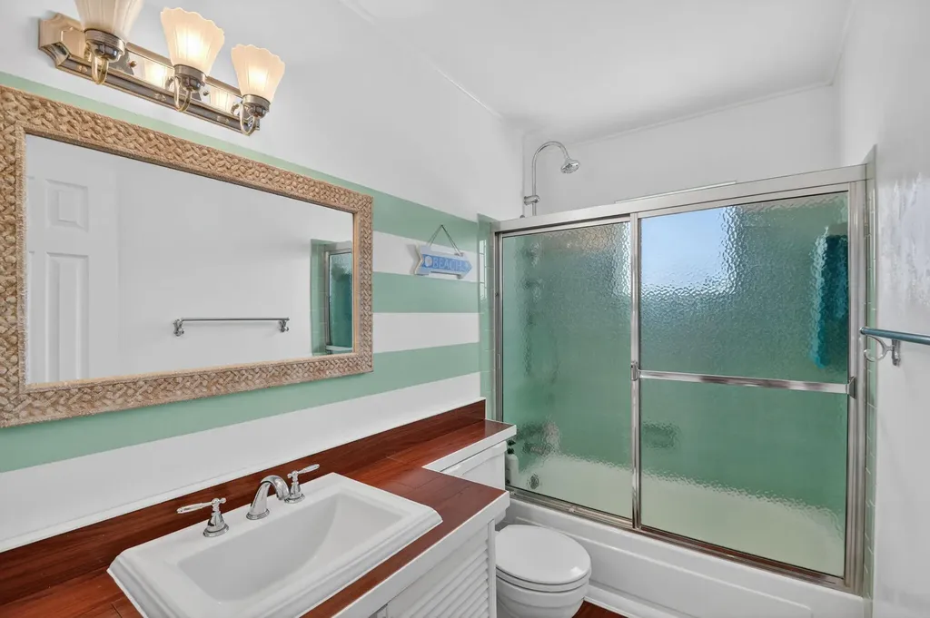 2111 NE 1st Court Boynton Beach FL 33435