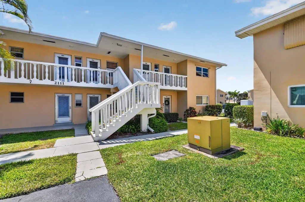 2111 NE 1st Court Boynton Beach FL 33435