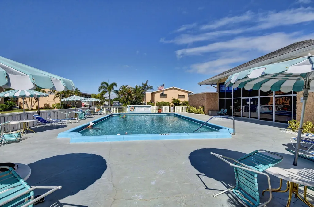 2111 NE 1st Court Boynton Beach FL 33435