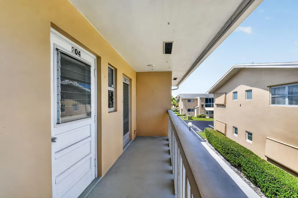 2111 NE 1st Court Boynton Beach FL 33435