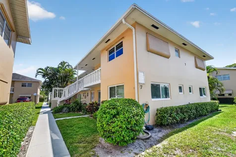 2111 NE 1st Court Boynton Beach FL 33435