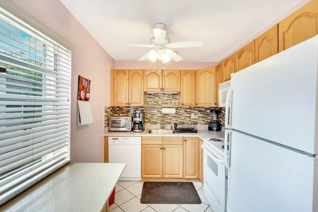 376 Piedmont H Delray Beach FL 33484