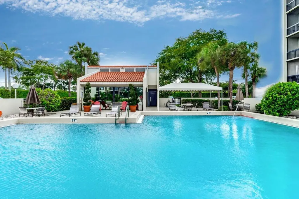 3050 Presidential Way West Palm Beach FL 33401
