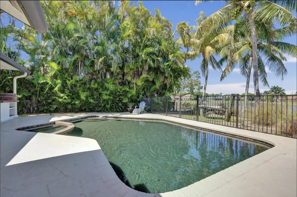 5102 NW 59th Way Coral Springs FL 33067