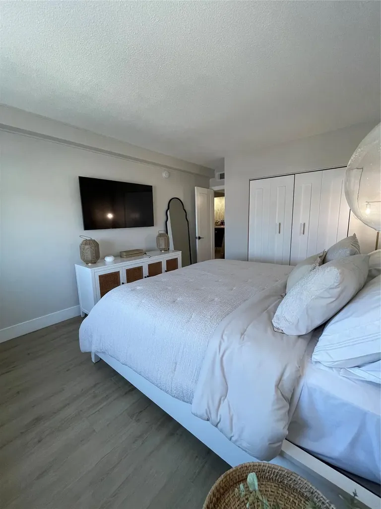 400 Kings Point Drive Sunny Isles Beach FL 33160