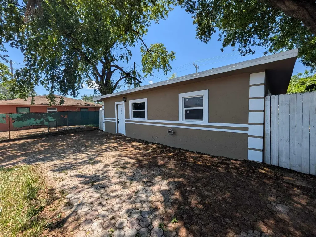 2861 NW 5th Street Pompano Beach FL 33069
