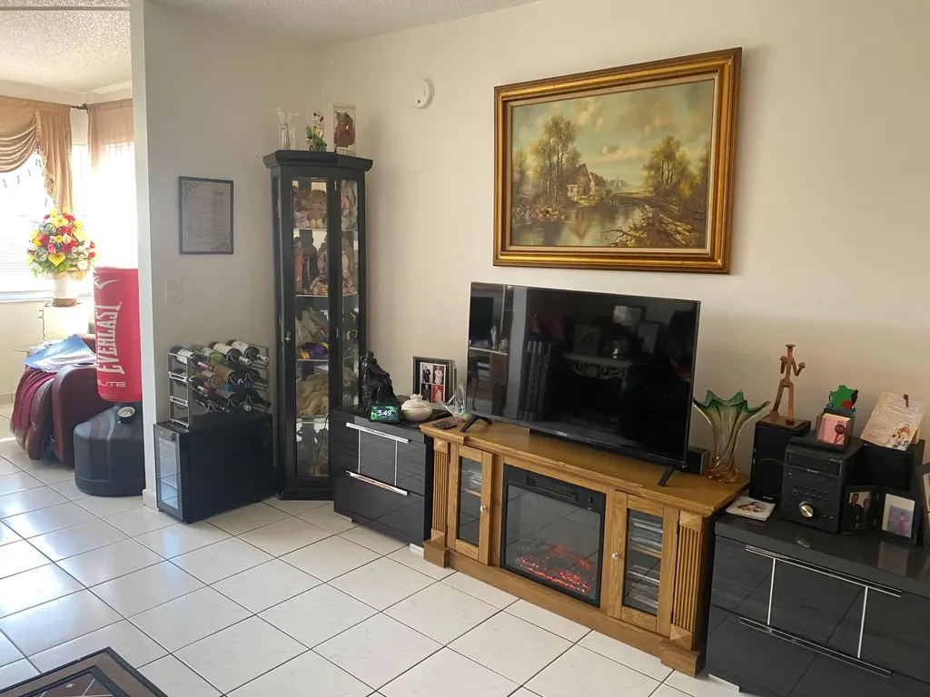 9821 Sunrise Lakes Boulevard Sunrise FL 33322