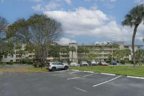 2905 Victoria Place Coconut Creek FL 33066