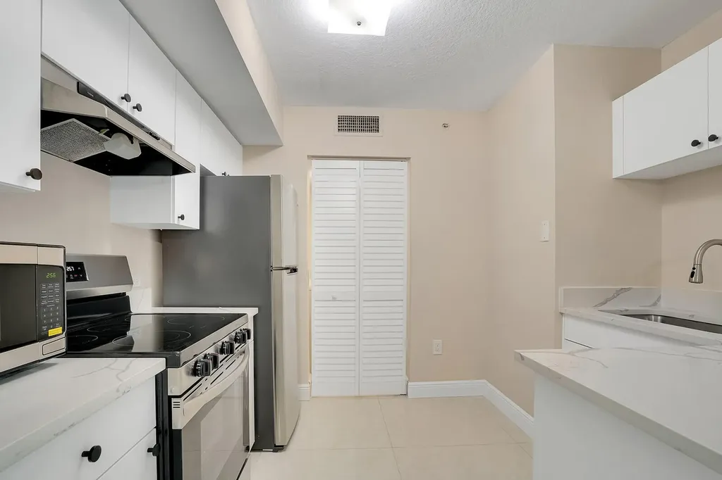 611 Villa Circle Boynton Beach FL 33435
