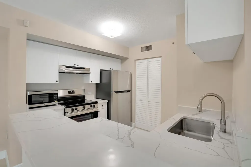 611 Villa Circle Boynton Beach FL 33435