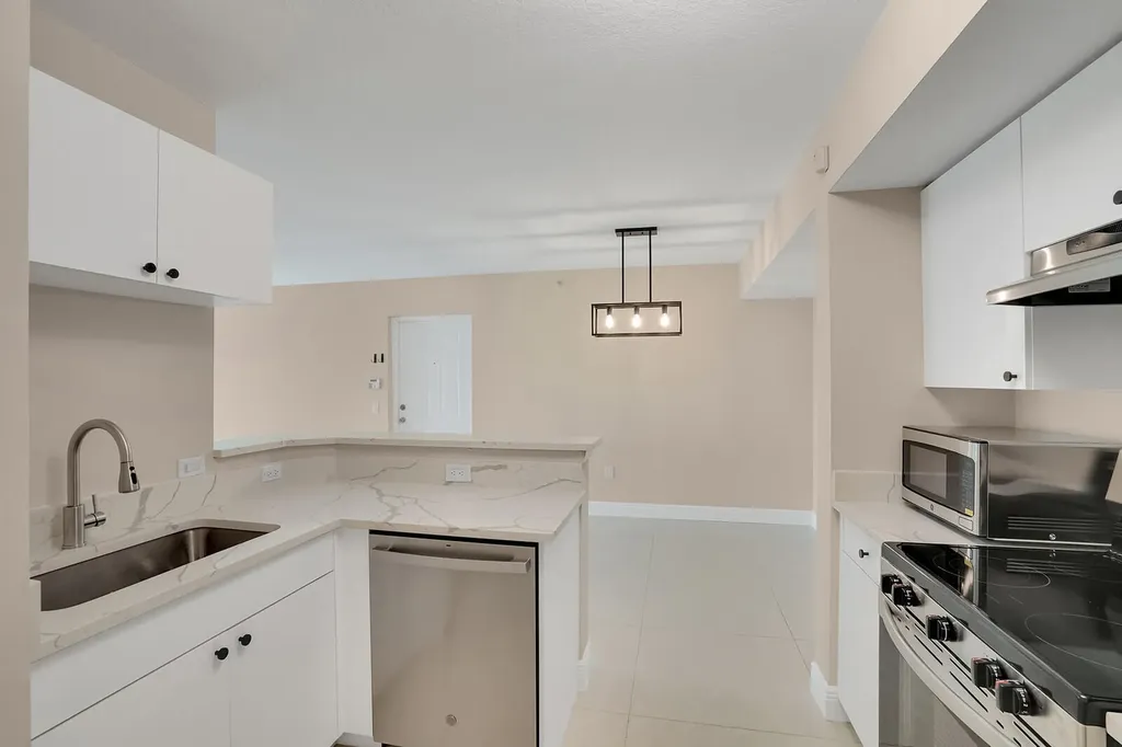 611 Villa Circle Boynton Beach FL 33435