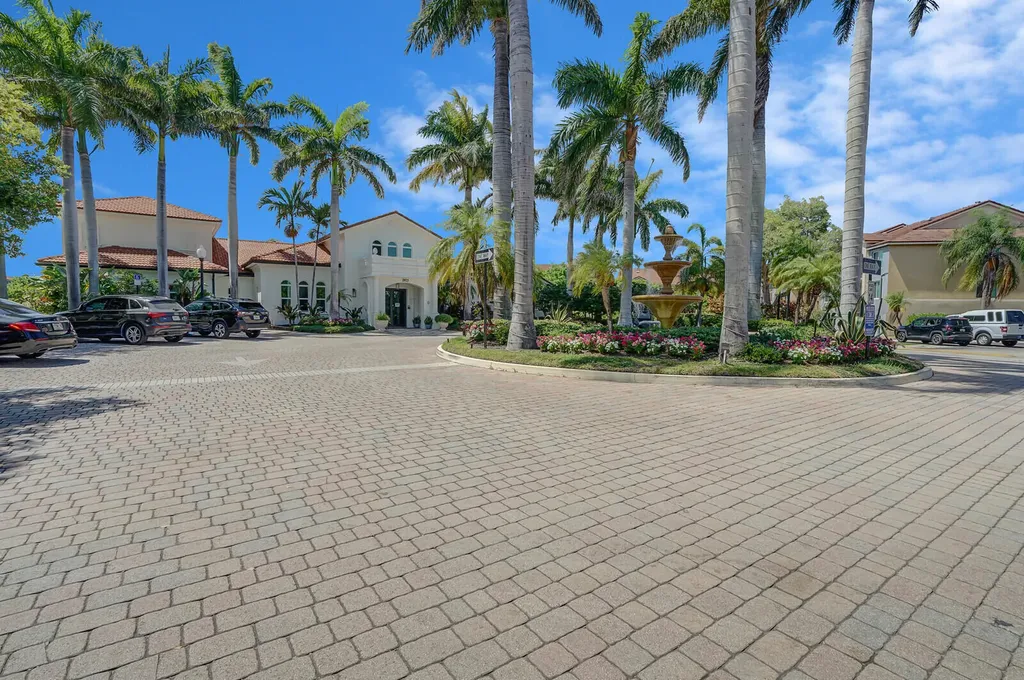 611 Villa Circle Boynton Beach FL 33435