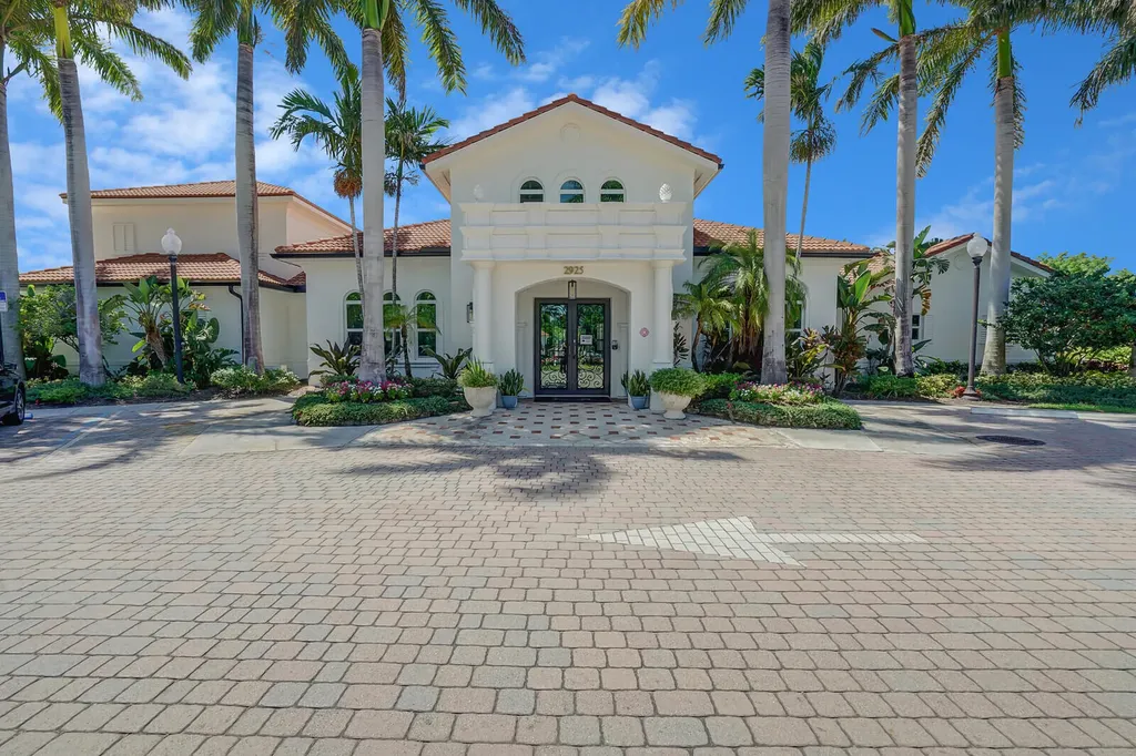 611 Villa Circle Boynton Beach FL 33435