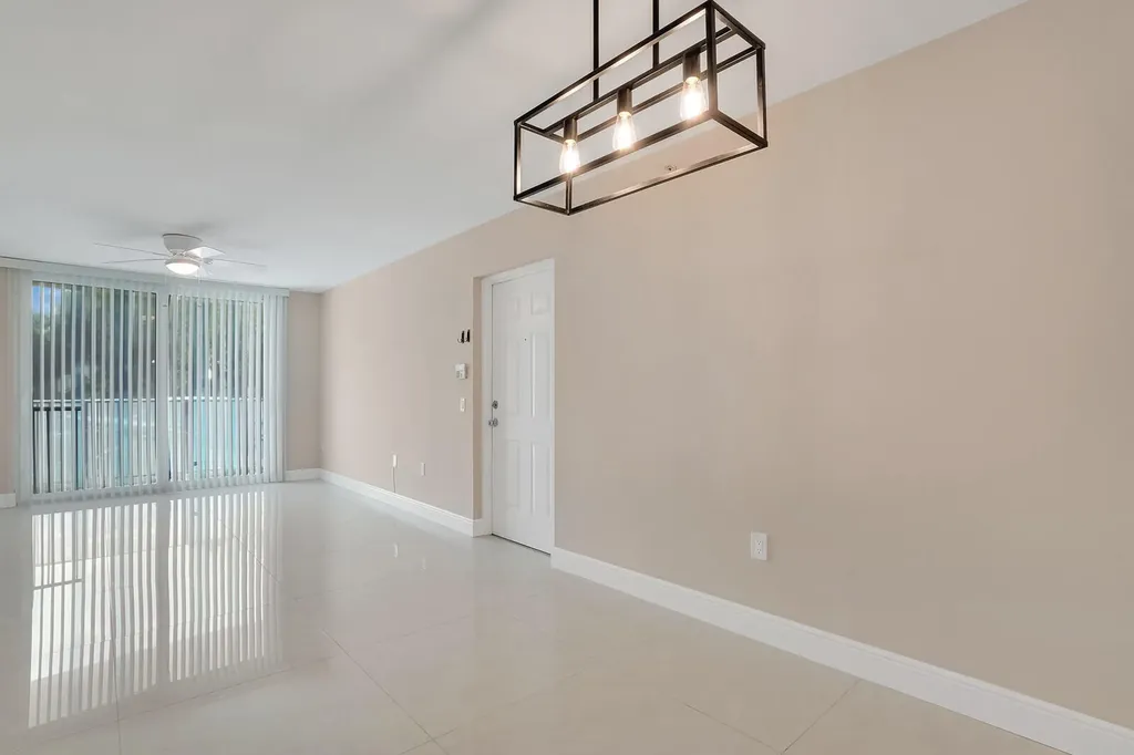 611 Villa Circle Boynton Beach FL 33435