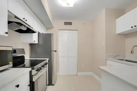 611 Villa Circle Boynton Beach FL 33435