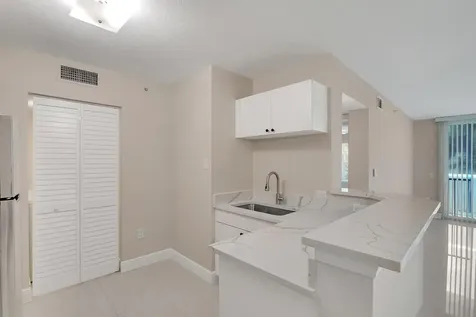 611 Villa Circle Boynton Beach FL 33435
