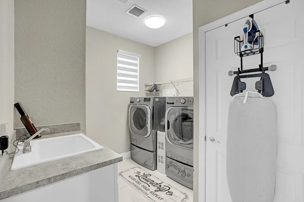 1212 NW Leonardo Circle Port St Lucie FL 34986