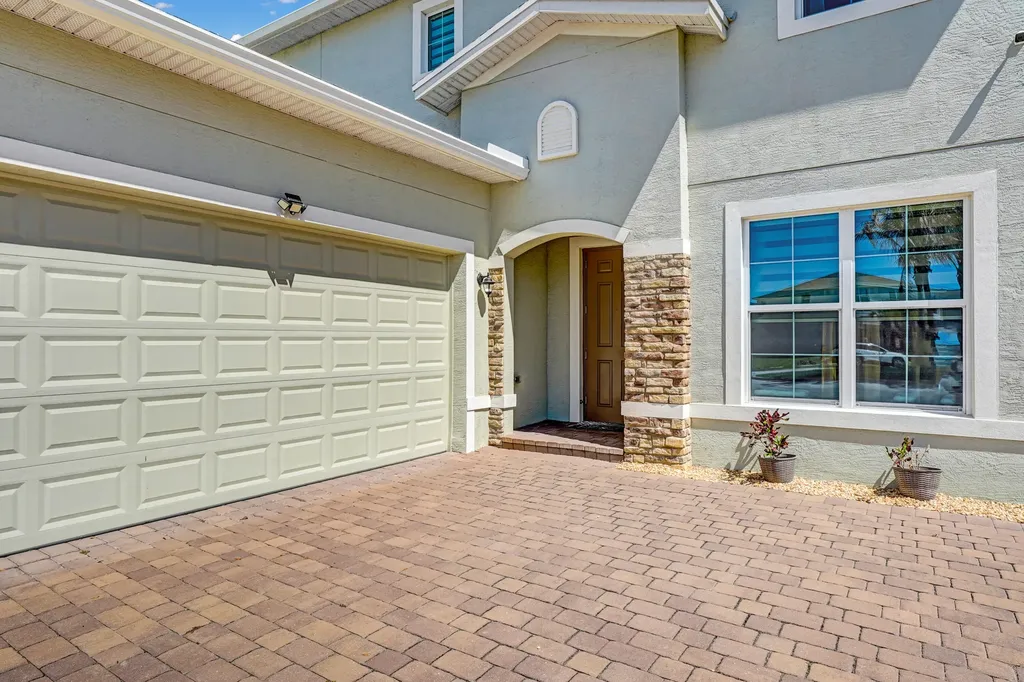 1212 NW Leonardo Circle Port St Lucie FL 34986