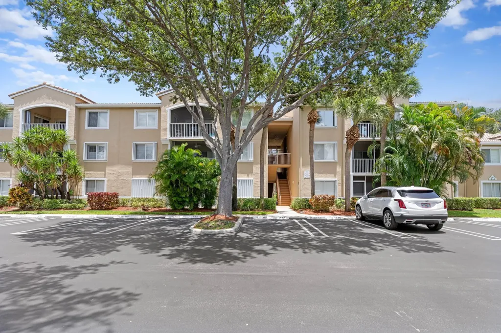 272 Village Boulevard Tequesta FL 33469