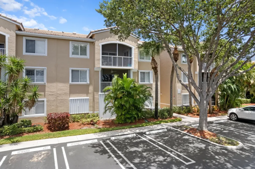 272 Village Boulevard Tequesta FL 33469