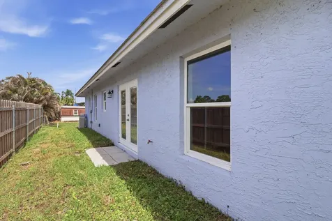 2805 SE Carroll Street Stuart FL 34997