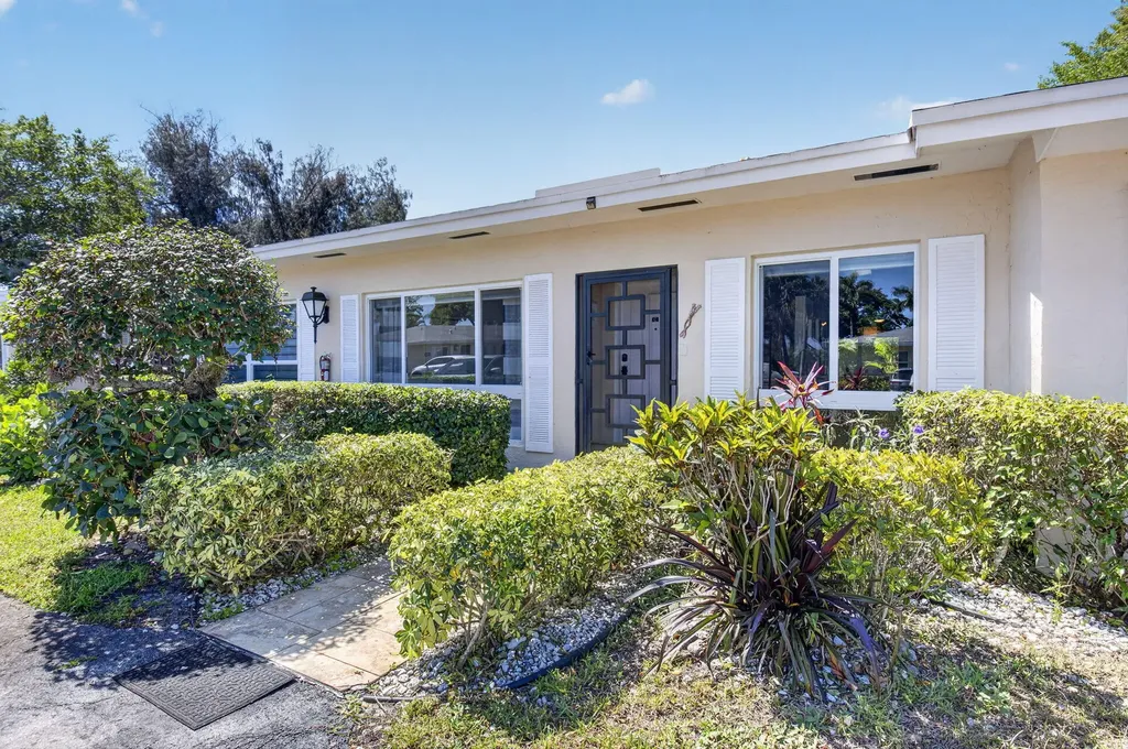 13740 Via Flora Delray Beach FL 33484