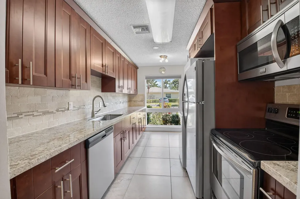 13740 Via Flora Delray Beach FL 33484