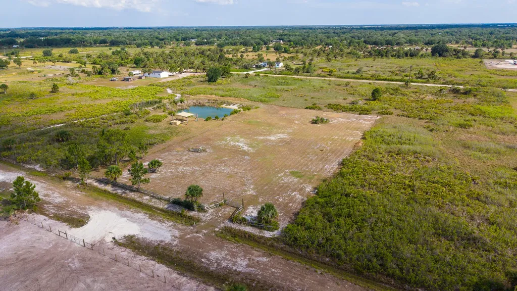 21228 NW 280th Street Okeechobee FL 34972