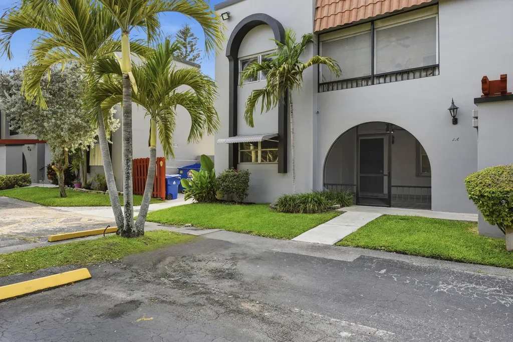 3851 NW 84th Avenue Sunrise FL 33351