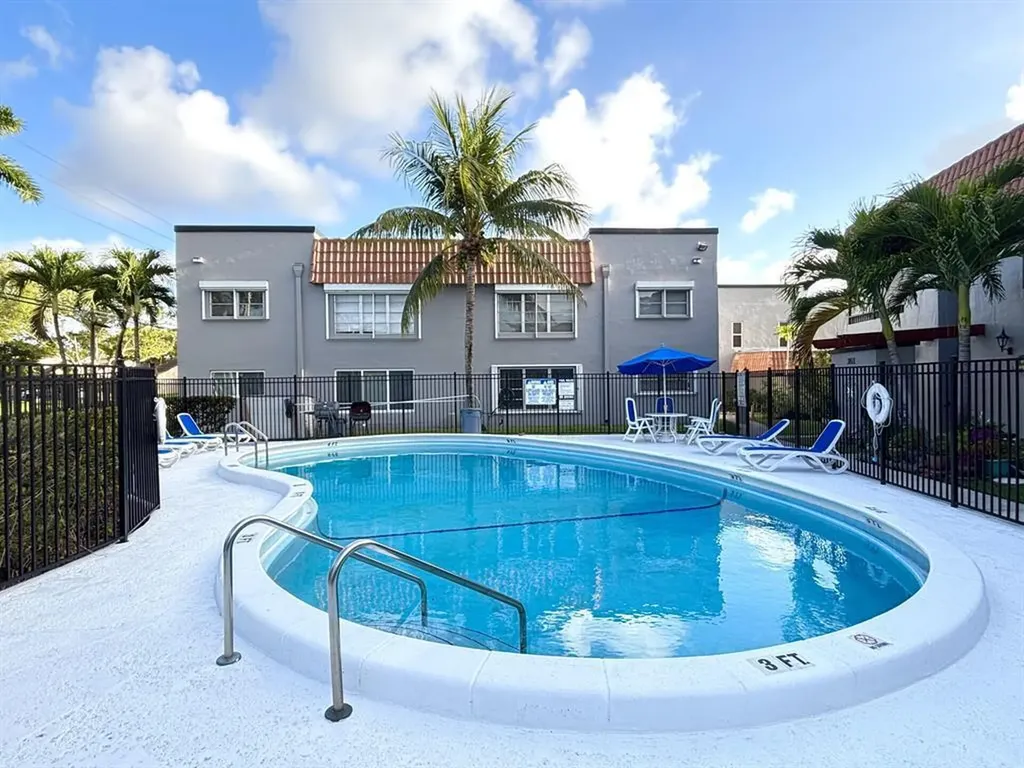 3851 NW 84th Avenue Sunrise FL 33351
