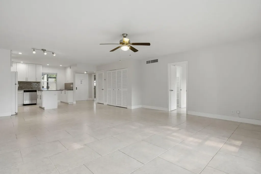 3851 NW 84th Avenue Sunrise FL 33351