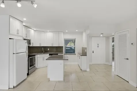 3851 NW 84th Avenue Sunrise FL 33351