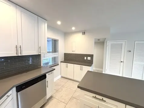 3851 NW 84th Avenue Sunrise FL 33351