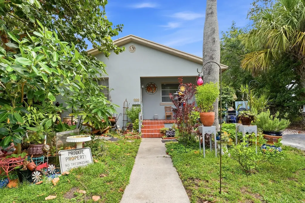 515 Biscayne Drive West Palm Beach FL 33401