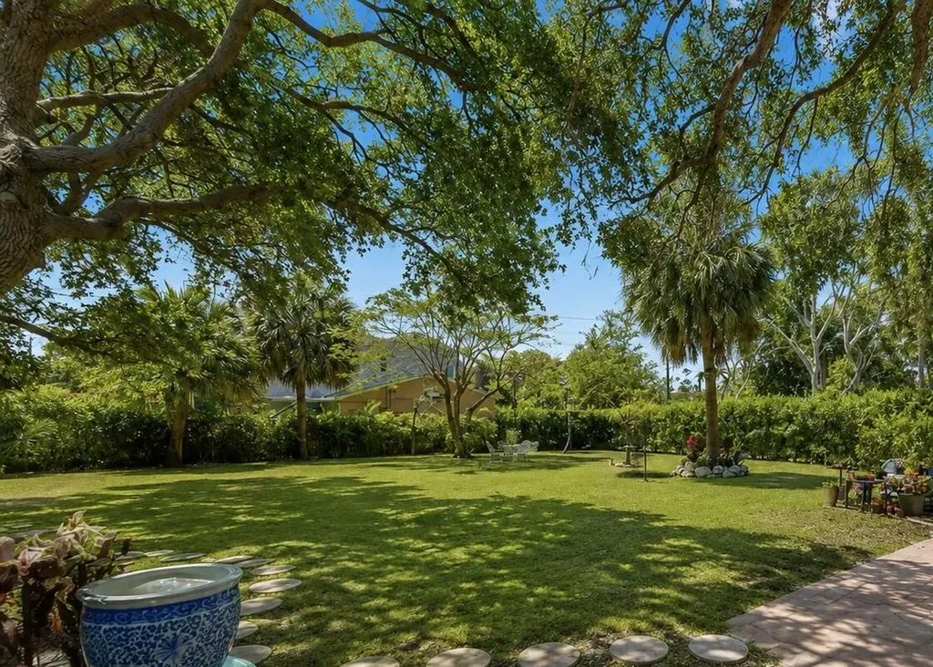 706 N Palmway B Lake Worth Beach FL 33460