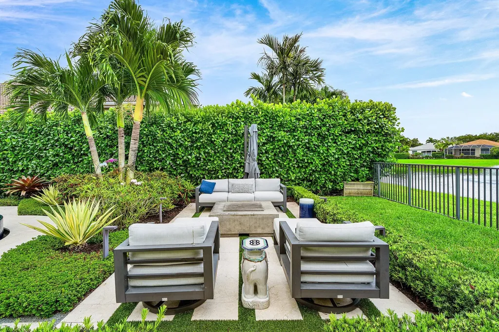 21 Somerset Drive Palm Beach Gardens FL 33418