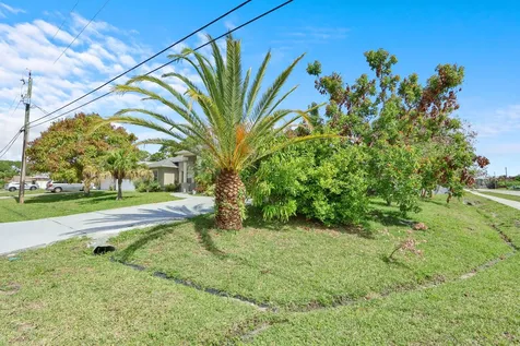 1701 SW Penrose Avenue Port St Lucie FL 34953