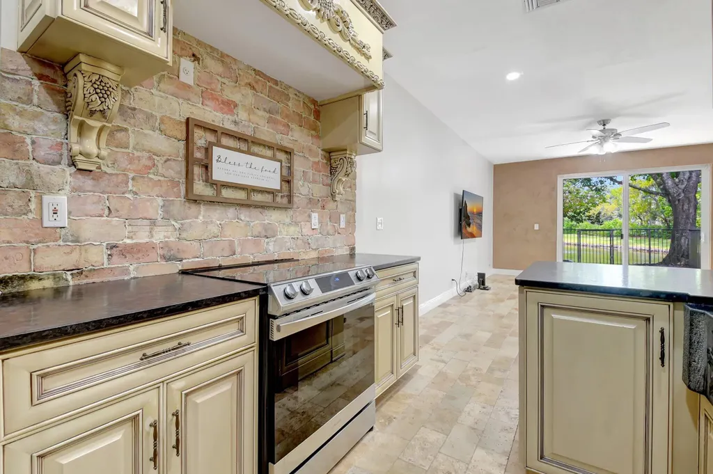 6306 Crescent Lake Way Greenacres FL 33463