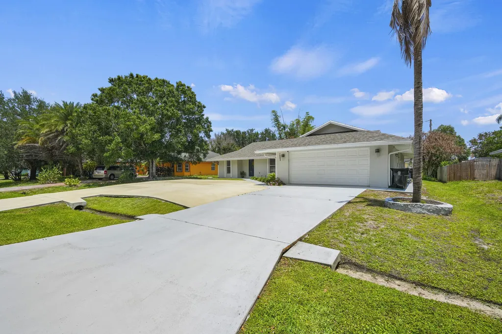 1893 SW Angelico Lane Port St Lucie FL 34984