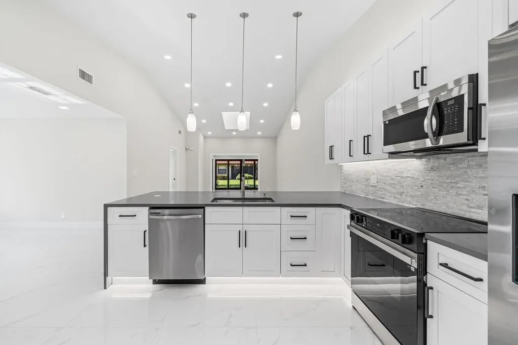 6371 Kings Gate Circle Delray Beach FL 33484