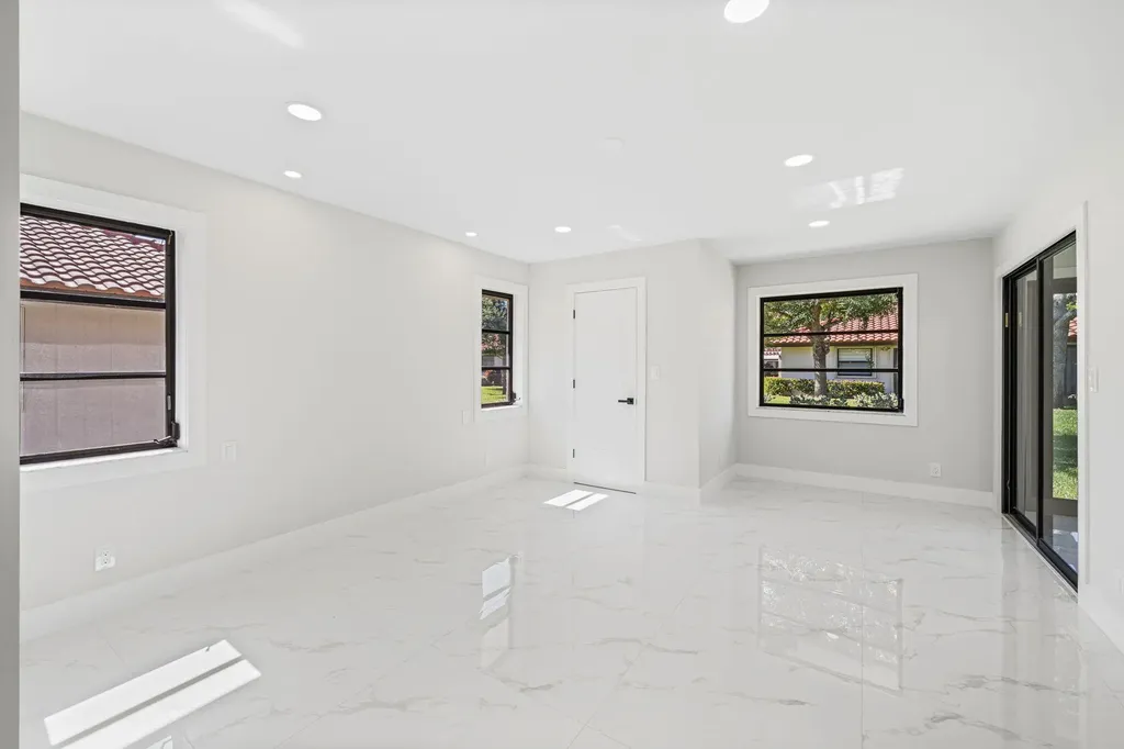 6371 Kings Gate Circle Delray Beach FL 33484