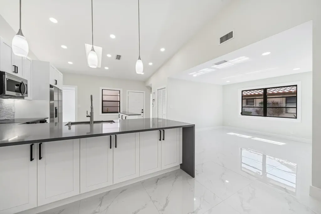 6371 Kings Gate Circle Delray Beach FL 33484