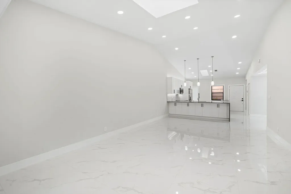 6371 Kings Gate Circle Delray Beach FL 33484