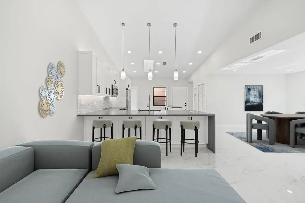 6371 Kings Gate Circle Delray Beach FL 33484
